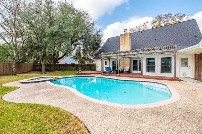 Building Photo - 15411 Woodcote Ct