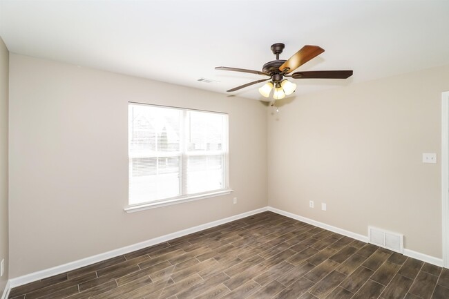 Building Photo - 10186 Sterling Ridge Dr