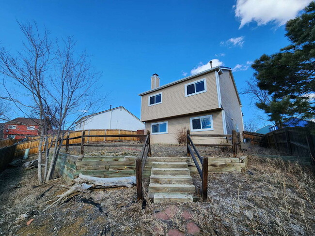 Building Photo - Beautiful 3 Bedroom Home In Great Neighborhood!