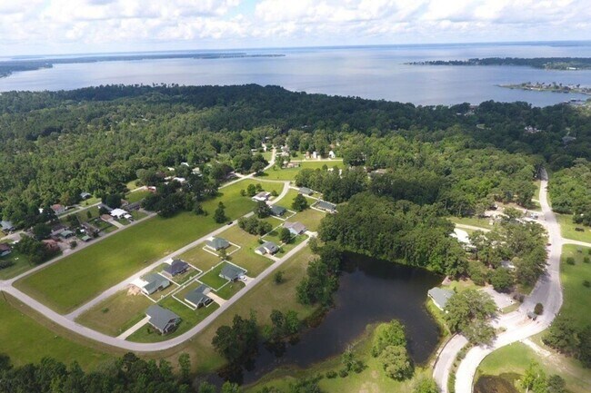 Building Photo - The home is a 1 story, 2 car garage 3 bedrooms, 2 full baths. Open floor plan from the kitchen ar...