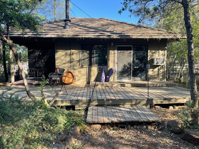 Building Photo - Cozy and convenient, private location, Cot...
