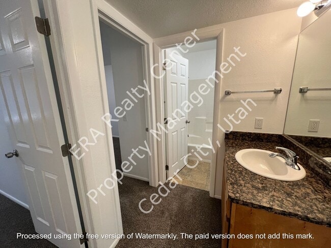 Building Photo - Move-In Bonus!  3 Bedroom - 2 bath Condo in Cedar Cove