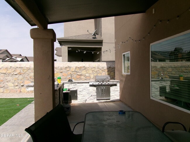 Building Photo - 645 La Entrada Cir