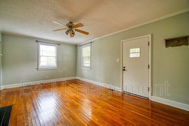 Building Photo - 534 Lucerne Dr