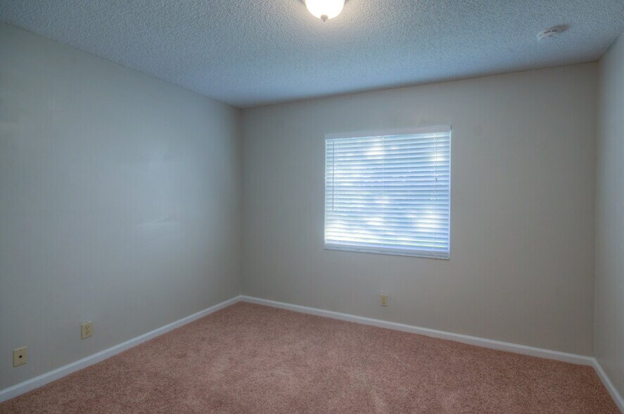 Building Photo - 138 Dove Cir