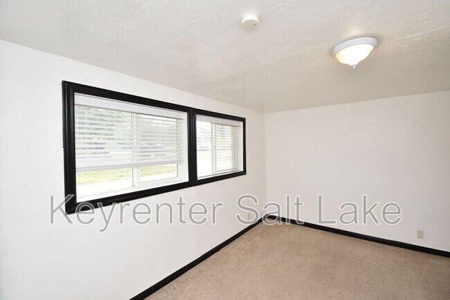 Building Photo - 9408 Turnpike Ln