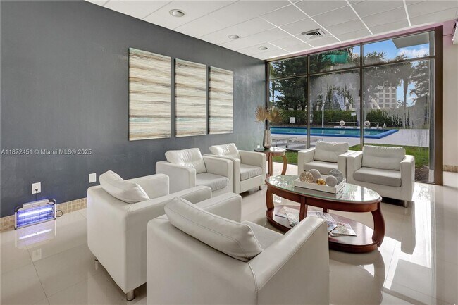 Building Photo - 20100 W Country Club Dr