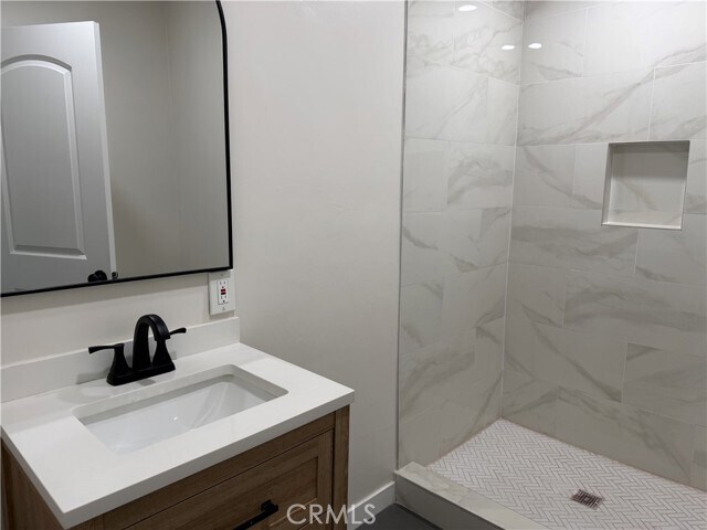 Building Photo - 1327 W 89th St