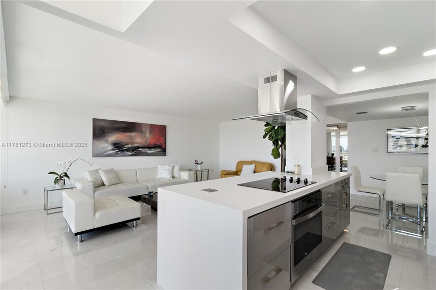 Building Photo - 18081 Biscayne Blvd