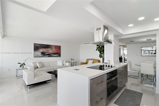 Building Photo - 18081 Biscayne Blvd