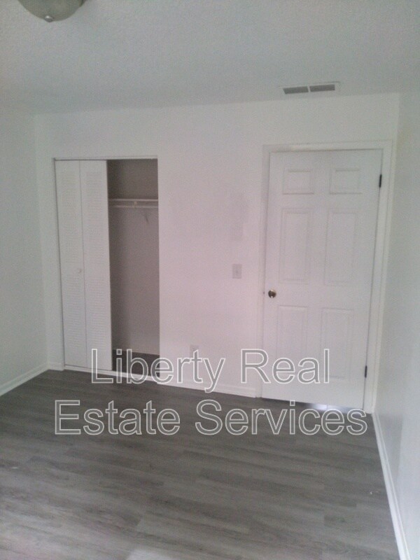 Building Photo - 901 Olmstead Dr