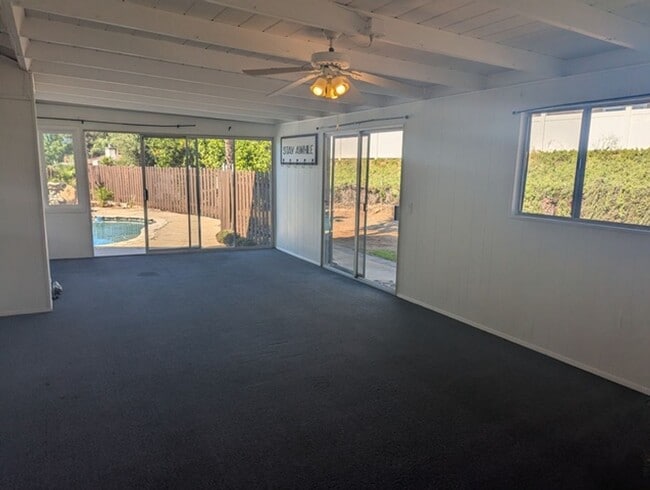 Building Photo - Single Story Home 4 bedroom + Enclosed pat...