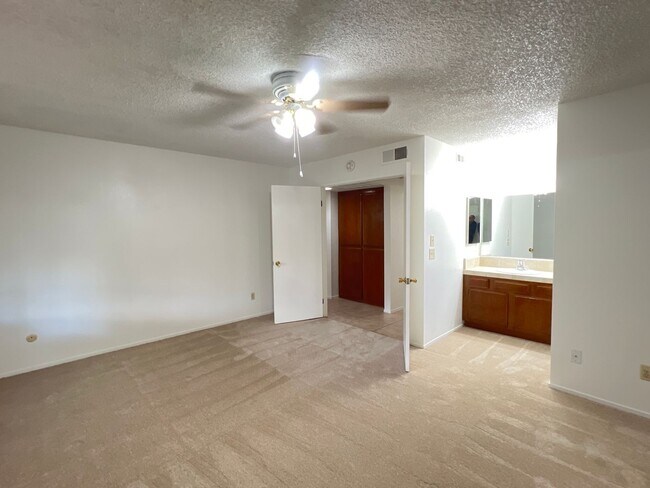Building Photo - NORTHWEST BAKERSFIELD