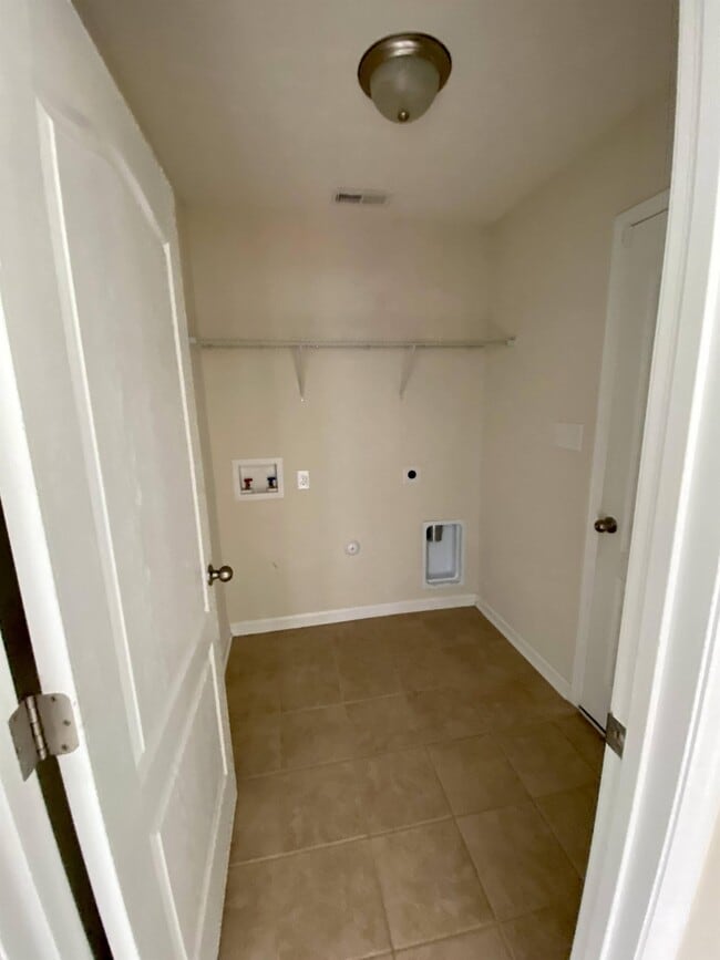 Building Photo - 3301 Hardee Farms Dr