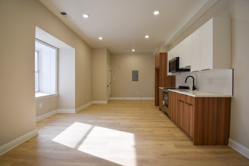 Building Photo - 1030 N 48th St