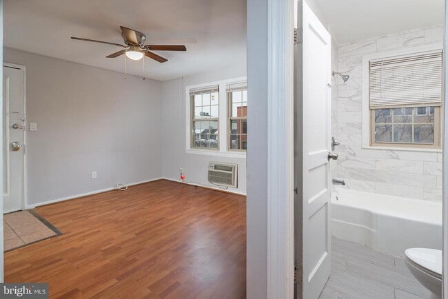 Building Photo - 2415 Ontario Rd NW