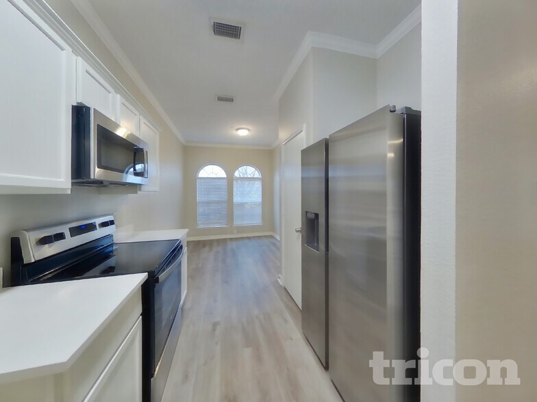 Building Photo - 143 Redbud Dr