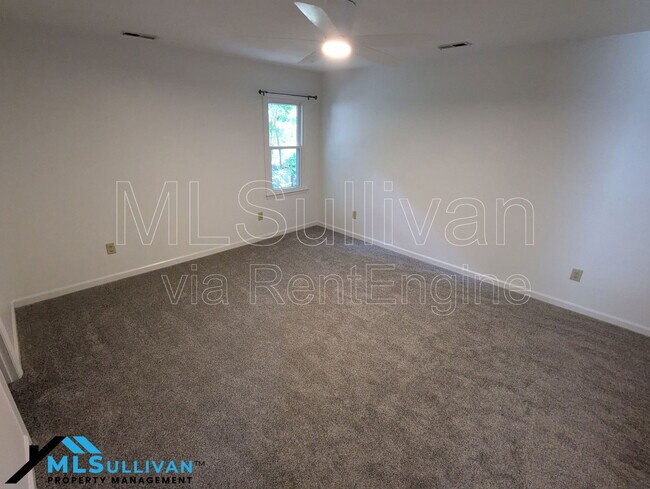 Building Photo - 5408 Ravenswood Pl