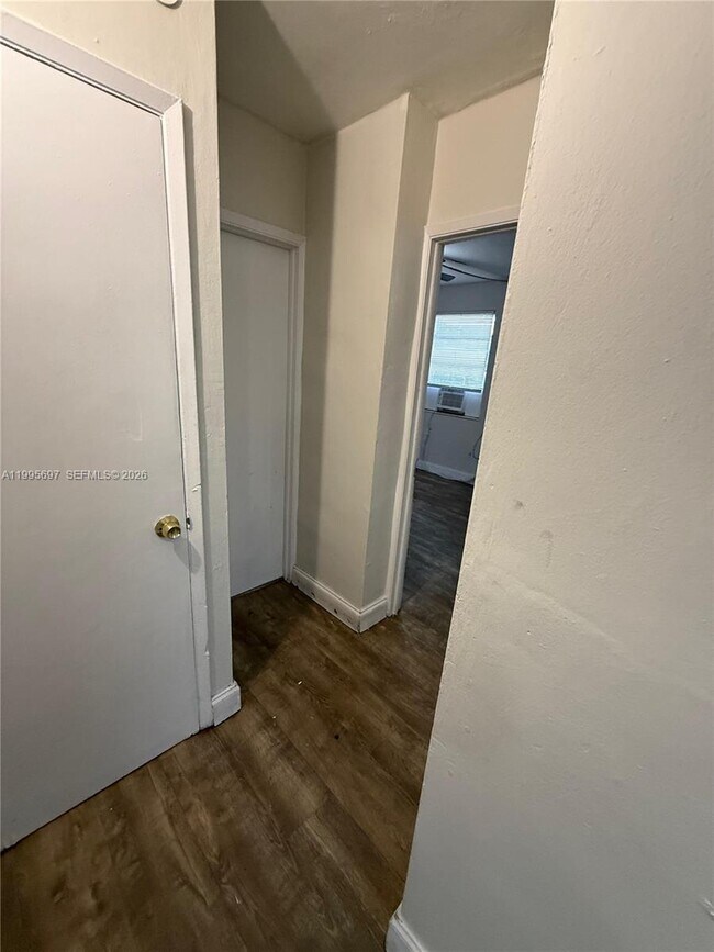 Building Photo - 1413 NW 3rd St