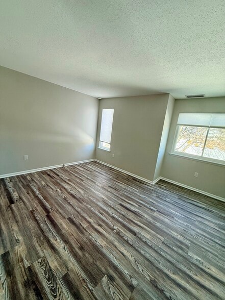 Building Photo - 135 Village Square Dr