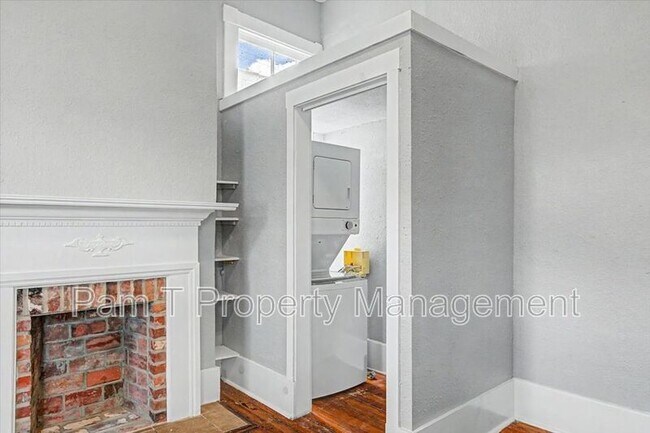 Building Photo - 402 E Park Ave