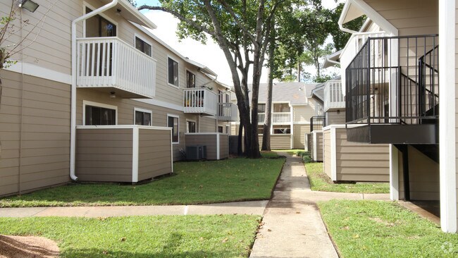 Building - Waterchase Apartments