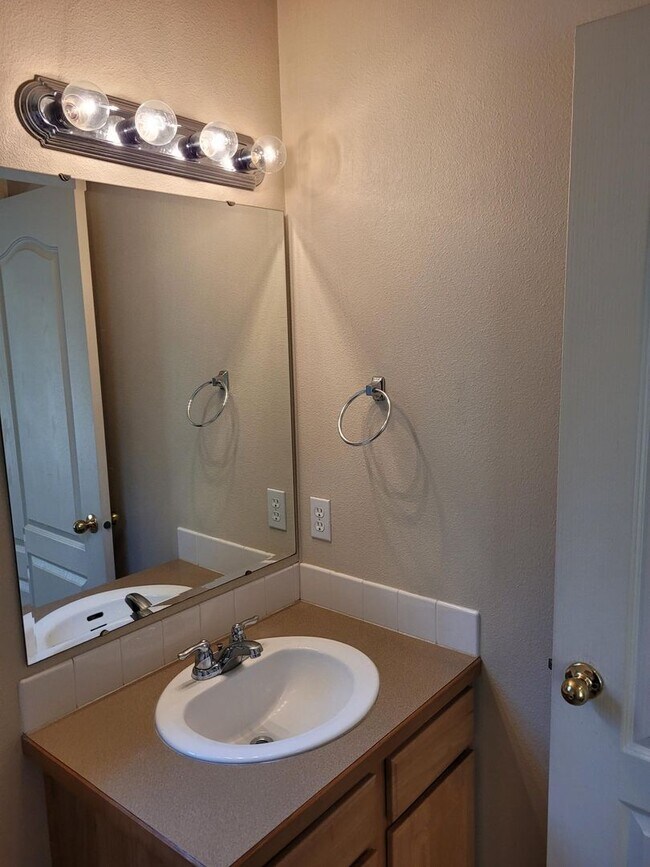 Building Photo - 4450 N Mooney Falls Way