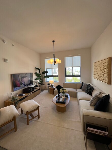 Building Photo - 160 NW 27th St