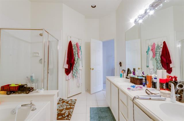 Building Photo - 2304 Ravenhurst Dr