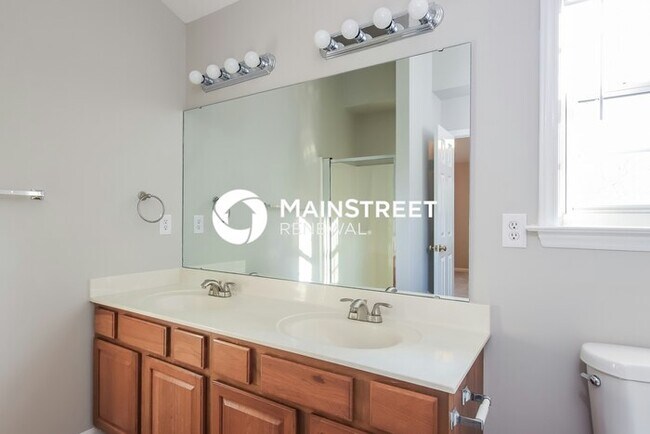 Building Photo - 3 Bedroom Pet-Friendly Home in Garner, NC with Main Street Renewal