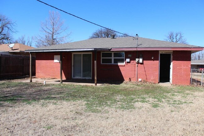 Building Photo - 3036 SE 20th St