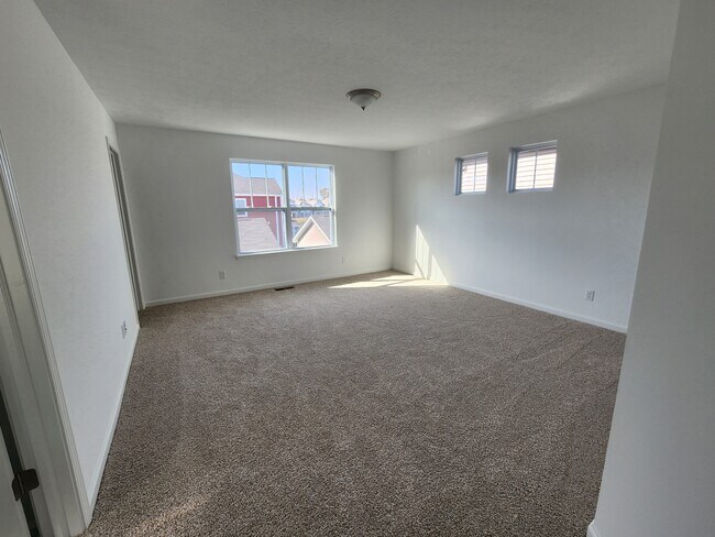 Building Photo - 326 N Warman Ave