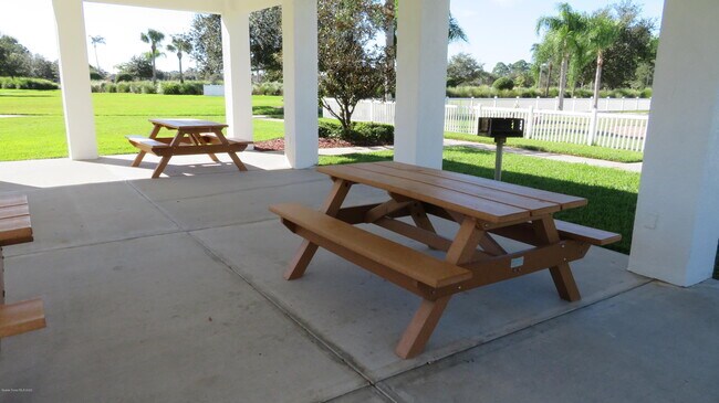 Building Photo - 1777 Sawgrass Dr SW