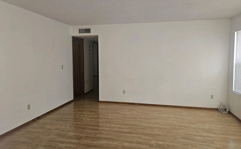 Building Photo - 3247 Chanute Pl