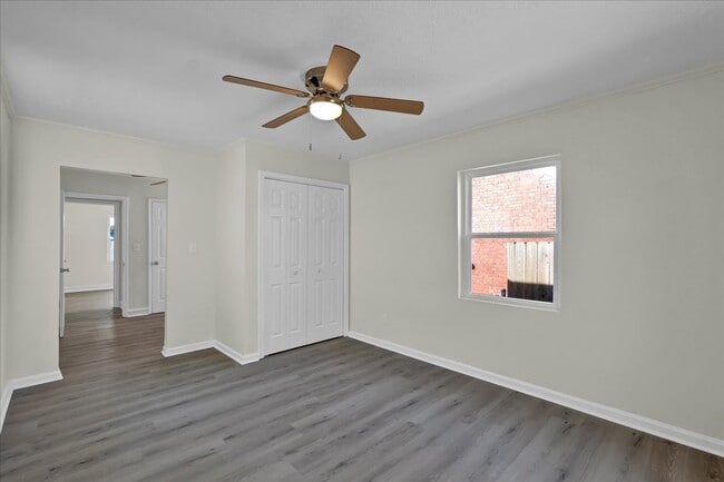 Building Photo - 327 Alger Ave
