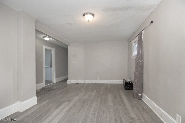 Building Photo - 844 E 154th St