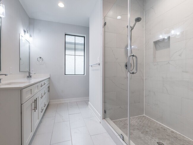 Building Photo - 210 E 32nd St