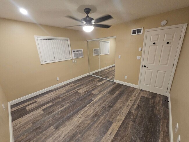 Building Photo - Encinitas Renovated Two Bedroom Apartment
