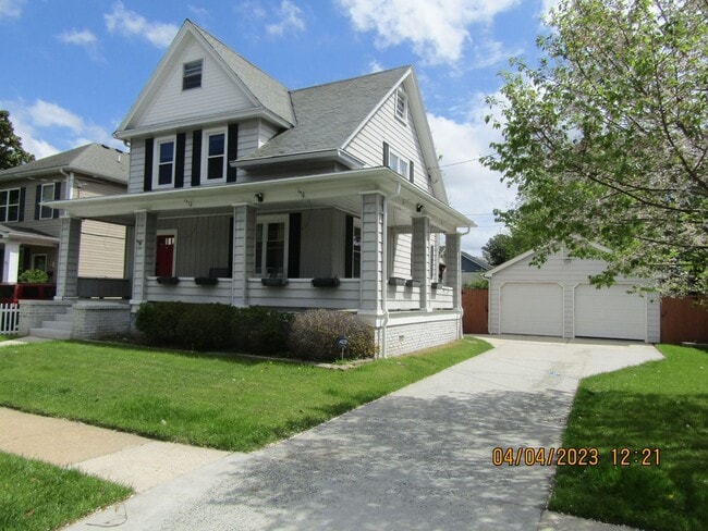 Building Photo - Colonial Place