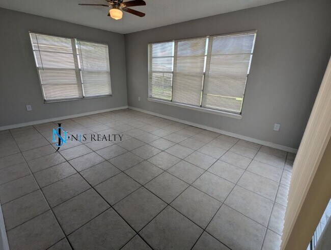 Building Photo - Great Location!  Charming, TRUE 3/2/1, 1283sq ft home with RENOVATED bathrooms & kitchen, fenced ...