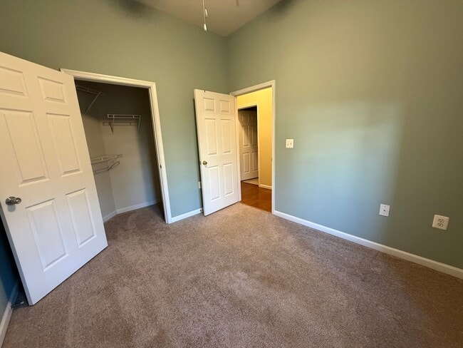 Building Photo - 810 Beverley Dr