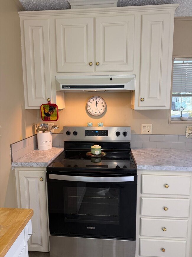 Building Photo - Mobile Home in Sarasota Lakes and Rv