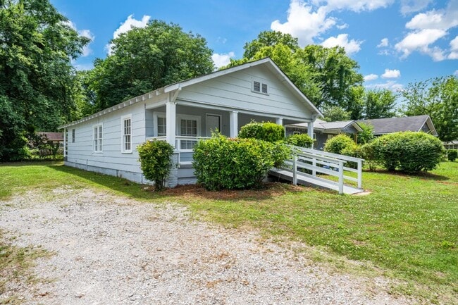 Building Photo - Stylish 4BR/2BA Home in Tuscaloosa – Moder...