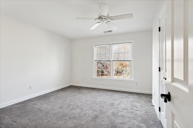 Building Photo - Kingsmill Gem