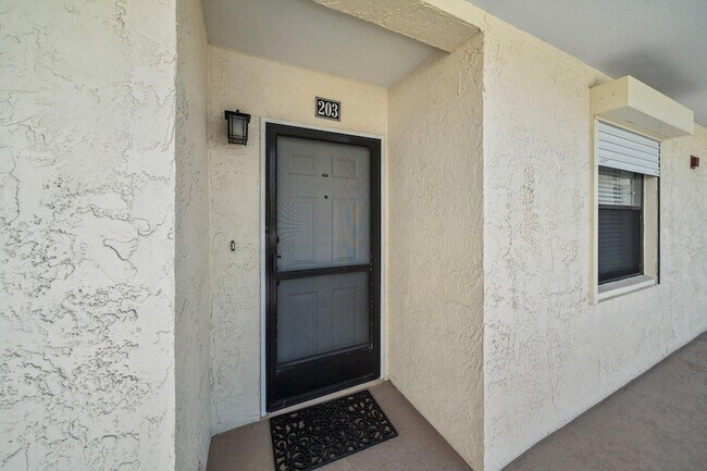 Building Photo - 300 N Hwy A1A