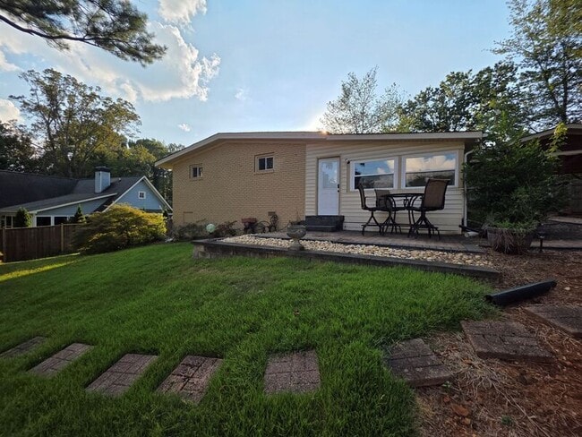 Building Photo - 3659 Ashwood Dr SE