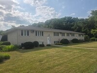 Building Photo - 3090 N Grandview Ave