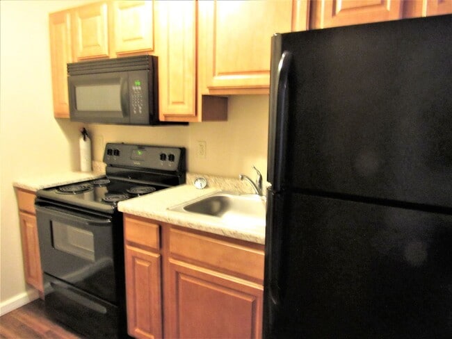 Building Photo - 1100 RES