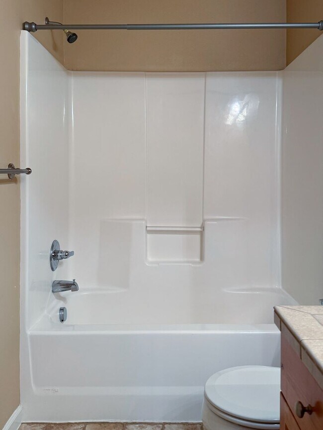 Building Photo - Wonderful 4 bedroom in SE Bend!