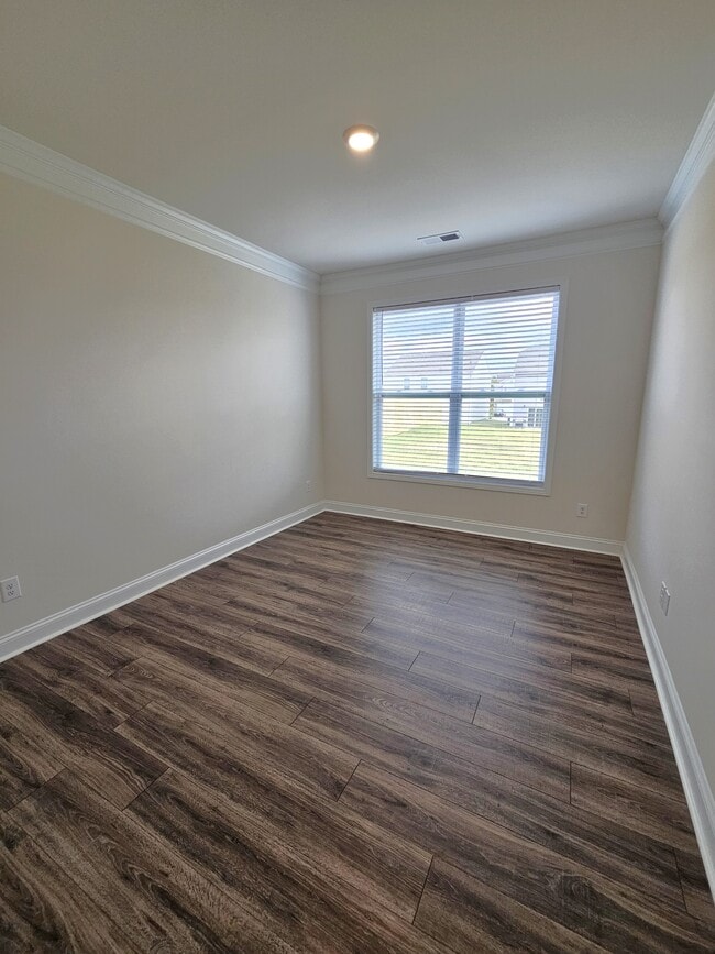 Building Photo - 5451 Cherwell Ave